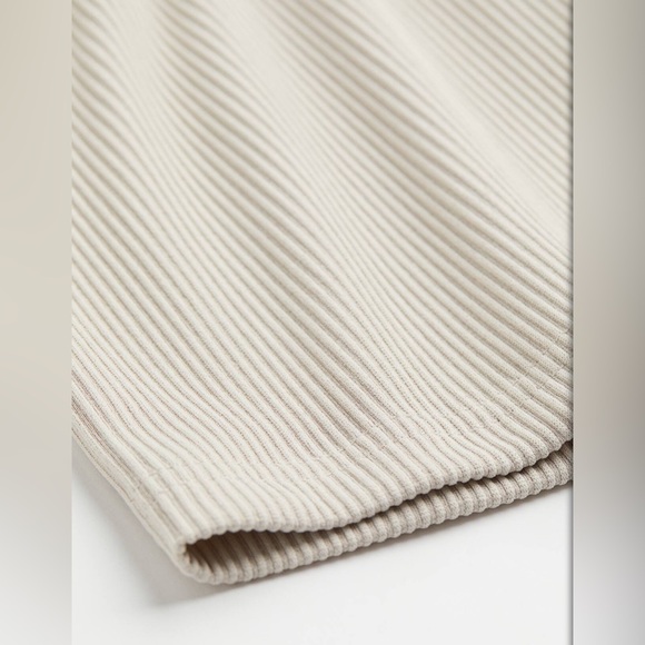 H&M Women’s Ribbed Biker Shorts Grey/Light Beige Medium - Picture 2 of 4